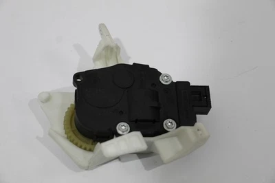 Audi A4 Allroad 8K B8 OS Right Upper Climate Flap Positioning Motor and Bracket - Image 1 of 4