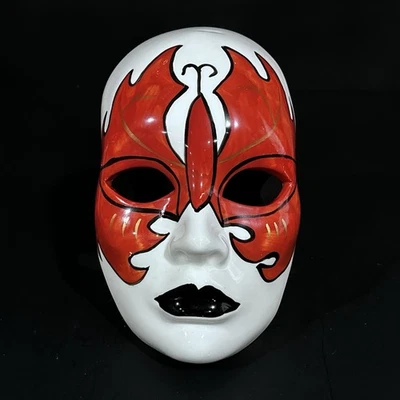 Máscara de arte de pared mística roja y blanca Foto 1 de 4