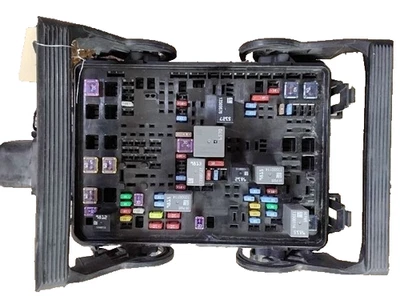 2015-2019 GMC Sierra 2500 ,3500 Pickup Engine Fuse Box Factory OEM Foto 1 de 3