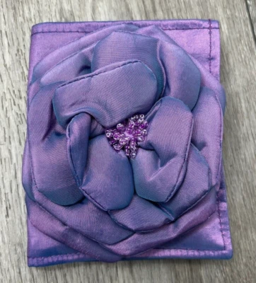 Mod por Diseño Hecho a Mano Decorativo Floral Botón Snap Tarjeta Cartera, Púrpura Brillo Foto 1 de 4