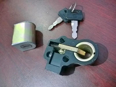 Set Honda CB125S 1985 CT70 1991-1994 Seat Lock Assy With Steering Handle Lock - Image 1 of 4