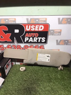 ✅ 2007 SILVERADO 1500 RH visor w/ AL0 child detector Pn: 22850310 OEM - Image 1 of 3