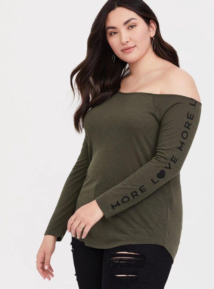 Camiseta Torrid Talla Grande 1X More Love Fuera del Hombro Verde Oliva Manga Larga Foto 1 de 4