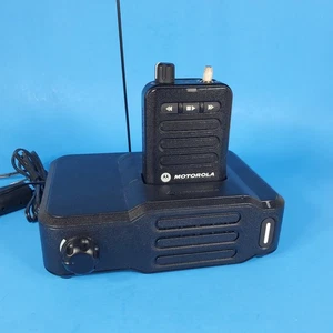 Motorola Minitor VI Pager 5 Channel VHF 143-174 MHz & Amplified Charge Station - Picture 1 of 11