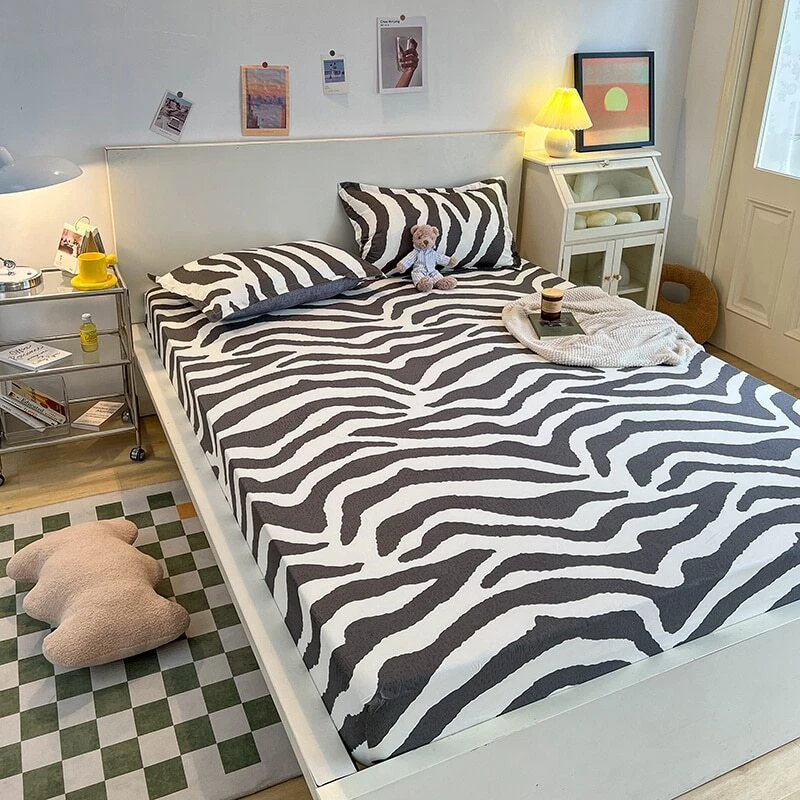 Sábana bajera ajustable suave con estampado de cebra con bandas elásticas Foto 1 de 4