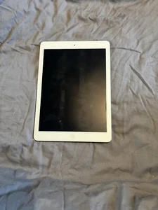 Apple Ipad 1st gen A1474 16gb WiFi 9.7in White With Case And Charger Lead bundle - Picture 1 of 3