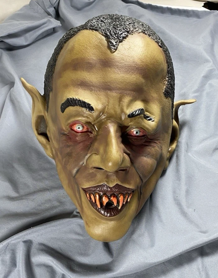 Máscara de látex de tamaño natural para vampiro Barack Obama Foto 1 de 4
