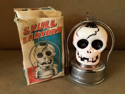 DE COLECCIÓN VASO DE LECHE ROSA *CRÁNEO* LINTERNA ILUMINADA NO.424 HONG HONG CAJA HALLOWEEN *RARA Foto 1 de 4