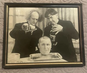 Cuadro enmarcado cubierto de vidrio 3 chiflados Larry a Curly Cocktail Moe - Imagen 1 de 1