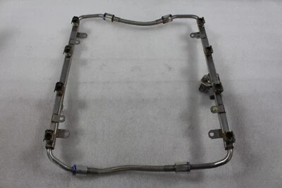 McLaren MP4-12C, rieles de combustible, ambos lados, sin inyectores, usado Foto 1 de 4