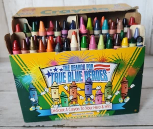 1997 Crayola "La ricerca dei veri eroi blu" 64CT MANCANO 2 PASTELLI - Foto 1 di 8