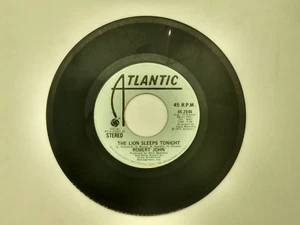 Robert John - The Lion Sleeps Tonight - Mono/Stereo PROMO Atlantic - 45 RPM - Picture 1 of 2