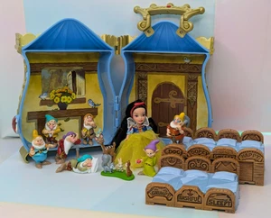 2009 Disney Store Prinzessin Lieblinge Schneewittchen & sieben Zwerge Spielset Landhaus - Bild 1 von 18