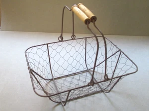 Vintage Rectangle Chicken Wire Egg Vegetable Basket Two Wooden Handle 11 x 8 - Picture 1 of 5