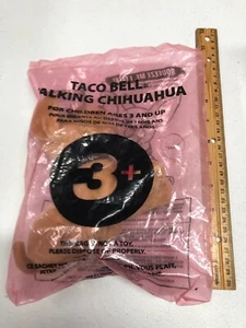 Taco Bell Talking Chihuahua Peluche Perro "Groowll" Rojo Corazón Almohada NUEVO Sellado - Imagen 1 de 6