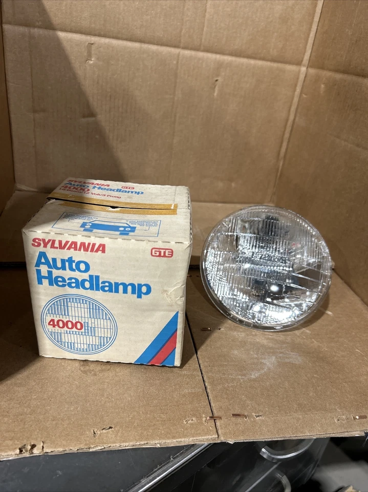 NUEVO GTE SYLVANIA 4000 HAZ SELLADO 12 VOLTIOS 3 CLAVIJAS ENVÍO GRATUITO Foto 1 de 4