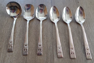 SIX VINTAGE ONEIDA COMMUNITY HAMPTON COURT SILVER PLATED CUTLERY ITEMS - Picture 1 of 5