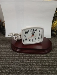 Equity Model 33100 Electric Analog Table Desk Alarm Clock- Works - Picture 1 of 10