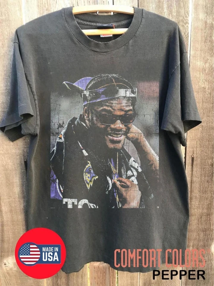 Camiseta Lamar Jackson Gráfica Baltimore Ravens Equipo de Fútbol Carbón HN4754 Foto 1 de 1