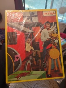 Puzzle intarsiato Walt Disney Babes in Toyland vintage 1961 Jaymar Annette Funicello - Foto 1 di 1