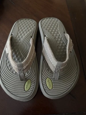 Simple Tan/Khaki Women’s Flip Flops, Size 7.5M - Image 1 of 2