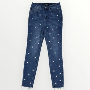 Pantalones de mezclilla deshilachados elásticos cintura alta bordados estrella calce ajustado JUDY BLUE 7/28 - Imagen 1 de 11