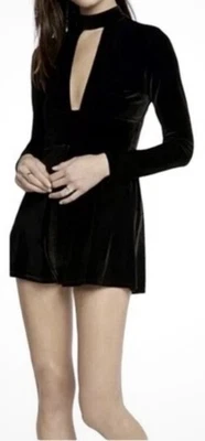 NUEVO CON ETIQUETAS MAMELUCO EXPRESS NEGRO CUELLO SIMULADO RECORTADO TERCIOPELO Talla M Año Nuevo Fiesta Vacaciones  Foto 1 de 4