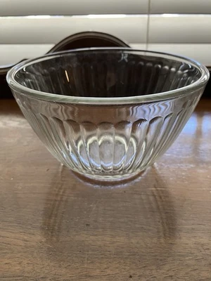 Pyrex 7401-S Glass Bowl Clear Ribbed 3 Cups Vintage USA. Perfect Condition - Image 1 of 4