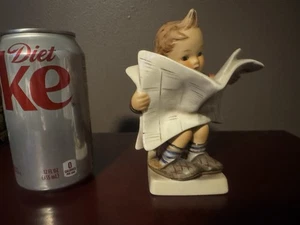 Goebel Hummel Figurine LATEST NEWS #184 Das Allerneueste Boy with Newspaper - Picture 1 of 6