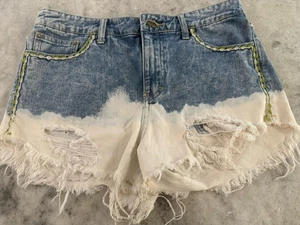 Free People Jean Shorts Size 27 Low Tide Dip Dye Bleach Embroidered Raw Hem - Picture 1 of 7