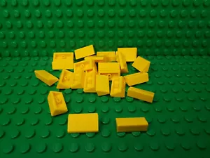 ** LOTTO 25 CT ** LEGO NUOVO giallo 1 x 2 pezzi pendenza lotto di 25 - Foto 1 di 1