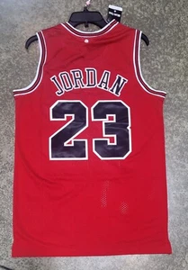 Camiseta deportiva roja de los Chicago Bulls de Michael Jordan #23 - Imagen 1 de 2