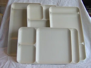 TUPPERWARE #1535 DIVIDED DINING TRAY STACKING Picnic Camping RV Potluck TV Porch - Picture 1 of 9