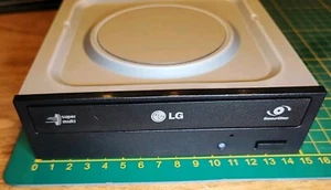 LG CD DVD Brenner-Laufwerk GH22NS40 SATA 5,25" max. 24x - Bild 1 von 2