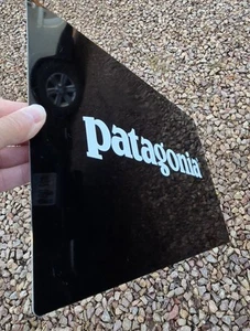RARA Insegna Vintage Patagonia Metallo Doppia Faccia Pubblicità Negozio Promo 16"x 10" - Foto 1 di 7