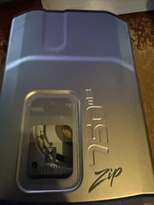 iOMEGA 750MB ZIP DRIVE P/N 30846400 MODÈLE Z750USB SANS ADAPTATEUR USB OU AC non testé - Photo 1/5