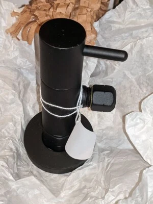 Grifos California Deluxe tope angular con brida y mango decorativo Avalon negro Foto 1 de 4