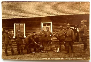 Foto de grupo postal RPPC Primera Guerra Mundial Letonia, Letonia Fieldpost soldados alemanes foto sepia - Imagen 1 de 3
