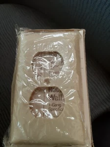 25 Sylvania Duplex Receptacle Wall Plates IVORY - Picture 1 of 2