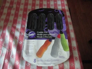 Wilton Halloween Witch Fingers Baking Pan Nonstick 8 Finger Mold NEW - Picture 1 of 3