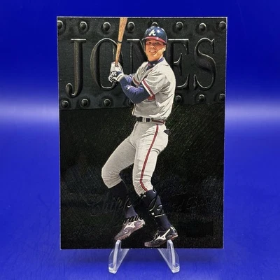 Skybox Metal Universe Chipper Jones 1999 #208 Atlanta Braves Salón de la fama Foto 1 de 3