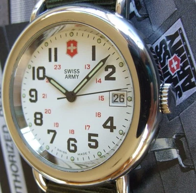 Reloj Ejército Suizo~Hombre CABALLERÍA Totalmente Pulido~Blanco Dl~NUEVA CORREA OTAN~Estilo Trench Foto 1 de 4