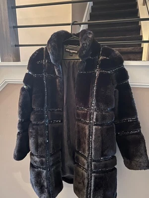 Abrigo para mujer mediano Karl Lagerfeld negro imitación piel lentejuelas (original $375) ¡NUEVO SIN ETIQUETAS! Foto 1 de 4