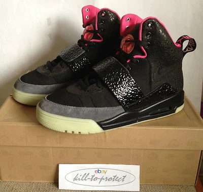 (GEBRAUCHT) Nike Air Yeezy 1 One BLINK US8.5 UK7.5 SCHWARZ 366164-003 Glow Kanye West  - Bild 1 von 4