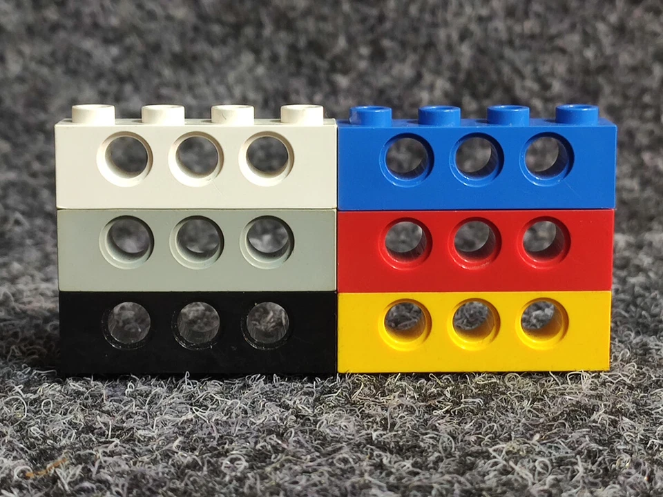 Lego 2 x 3701 Technic Technik Stein mit 3 Löchern 1 x 4 - FARBE wählen - Bild 1 von 1