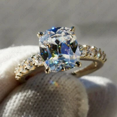 Anillo de compromiso de moissanita con cojín de mina antiguo de 2,46 TCW en oro amarillo macizo de 14 K Foto 1 de 4