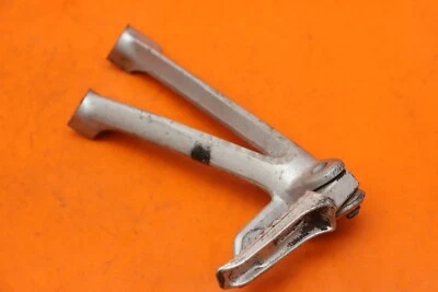 Clavija de pasajero trasera derecha Suzuki GSXR 600 750 2006-2007 OEM Foto 1 de 4