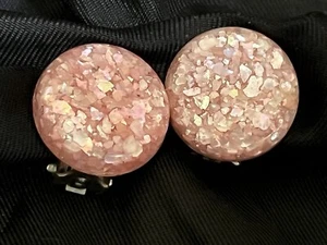 Vintage Pink Confetti Lucite Round Clip Earrings  3/4" Confetti 60' Jewelry - Picture 1 of 9