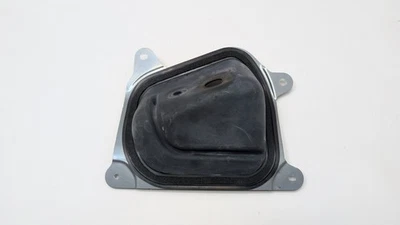 Нижняя пылезащитная крышка горловины топливного бака Mazda MX-5 Miata N243-42-240 от оригинального производителя - Изображение 1 из 4