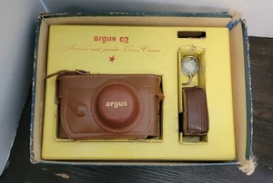 Vintage Argus C3 Range Finder Camera, Exposure Meter L3, Cases and box READ DESC - Bild 1 von 7